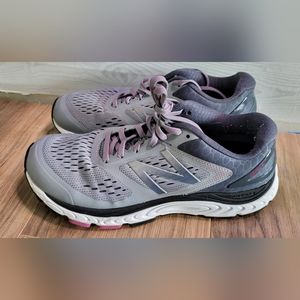 Women's 840v4 New Balance Athletic Shoe Wide